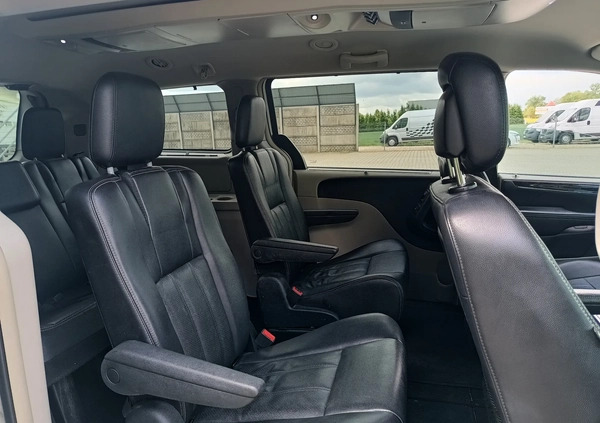 Chrysler Town &amp; Country cena 44900 przebieg: 206000, rok produkcji 2012 z Bardo małe 172